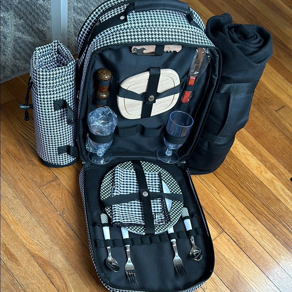 Picnic at Ascot Black and White Picnic Backpack Set